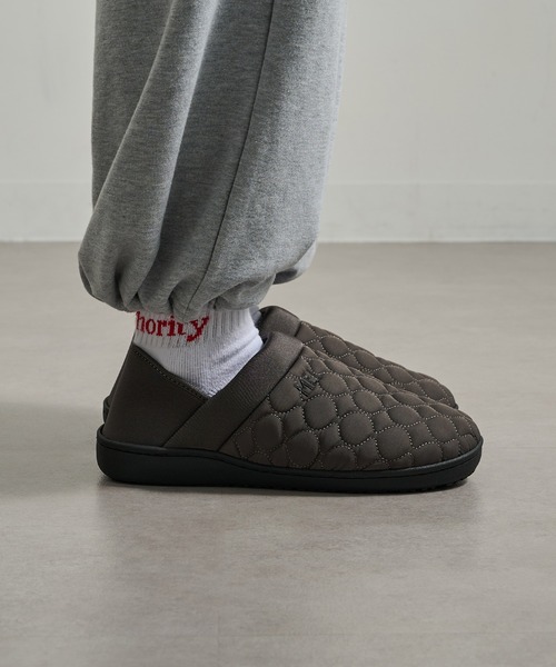MEI（メイ）の「【MEI】ワンマイルルームサンダル/スリッポン/キルティングモックシューズ/防寒サンダル（スリッポン・レディース・ブラック/ベージュ/オリーブ/マスタード/レッド/ライトブラウン/ライトグレー/チャコールグレー・26cm/24㎝/25cm/27cm/28cm/25/26/27/24/28）」の22枚目の写真