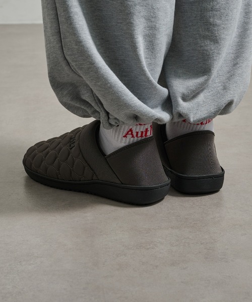 MEI（メイ）の「【MEI】ワンマイルルームサンダル/スリッポン/キルティングモックシューズ/防寒サンダル（スリッポン・レディース・ブラック/ベージュ/オリーブ/マスタード/レッド/ライトブラウン/ライトグレー/チャコールグレー・26cm/24㎝/25cm/27cm/28cm/25/26/27/24/28）」の21枚目の写真