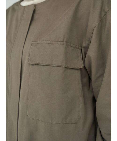 YECCA VECCA（イェッカヴェッカ）の「ノーカラーミリタリーブルゾン＊（ミリタリージャケット・レディース・ネイビー/カーキ/キャメル・FREE）」の13枚目の写真