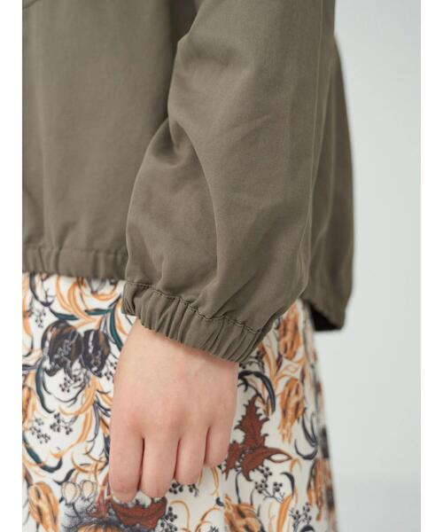 YECCA VECCA（イェッカヴェッカ）の「ノーカラーミリタリーブルゾン＊（ミリタリージャケット・レディース・ネイビー/カーキ/キャメル・FREE）」の15枚目の写真