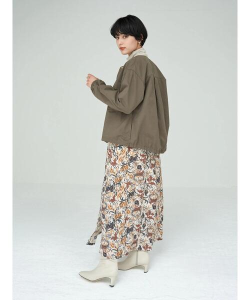 YECCA VECCA（イェッカヴェッカ）の「ノーカラーミリタリーブルゾン＊（ミリタリージャケット・レディース・ネイビー/カーキ/キャメル・FREE）」の18枚目の写真