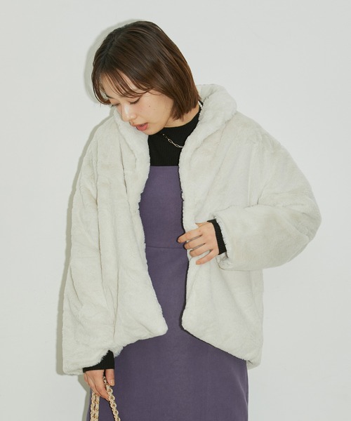 vis-`a-vis（ビサビ）の「【WEB限定】ふわっとボリューミー、ショールカラーファーブルゾン（ブルゾン・レディース・グレー系その他/キナリ/ベージュ/ピンク・FREE）」の5枚目の写真