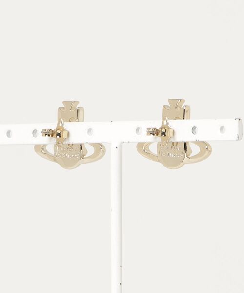 Vivienne Westwood（ヴィヴィアンウエストウッド）の「【Vivienne Westwood】MAYFAIR BAS RELIEF EARRINGS 62010029（ピアス（両耳用）・レディース・ゴールド/シルバー・FREE）」の3枚目の写真