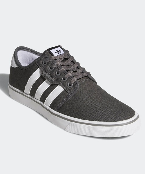 adidas（アディダス）の「ローカットスニーカー（スニーカー・メンズ・ブラック×ブラック・25.5cm）」の6枚目の写真