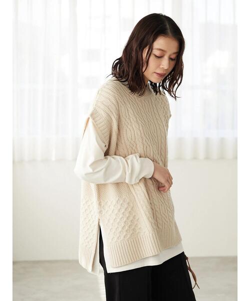 Green　Parks（グリーンパークス）の「SET2点 ケーブルベスト+ロンT＊（ベスト・レディース・グレー/チャコールグレー/ライトベージュ・FREE）」の2枚目の写真