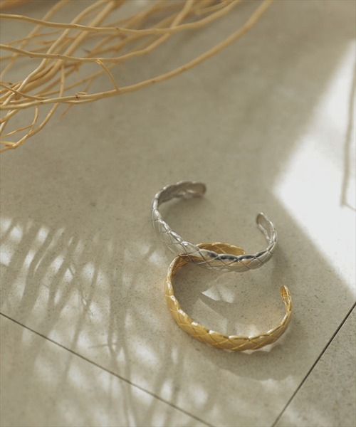 DONOBAN（ドノバン）の「キルティングブレス（ブレスレット・レディース・シルバー/ゴールド・ONESIZE）」の3枚目の写真