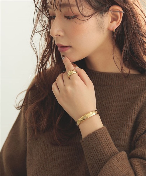 DONOBAN（ドノバン）の「キルティングブレス（ブレスレット・レディース・シルバー/ゴールド・ONESIZE）」の4枚目の写真