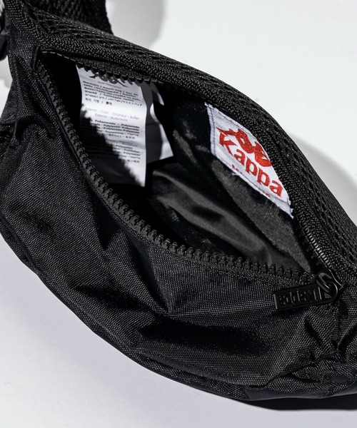 Kappa（カッパ）の「【UNI】Kappa(カッパ)222 BANDA ANAIS BAG（ボディバッグ/ウエストポーチ・メンズ・ブラック×ホワイト・M）」の2枚目の写真