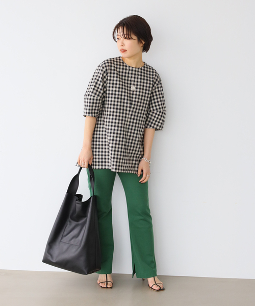 IENA（イエナ）の「プレミアム天竺セミフレアパンツ（その他パンツ・レディース・ベージュ/グリーン/ネイビー/ピンク・36/38/40）」の6枚目の写真