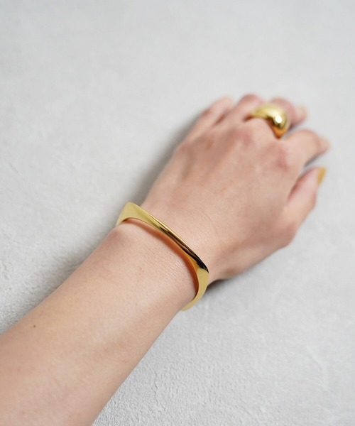 BYOKA(ビョーカ)の「【BYOKA / ビョーカ】G.MODIFICATION CUFF / ブレスレット(バングル/リストバンド・レディース・ゴールド・FREE)」の5枚目の写真