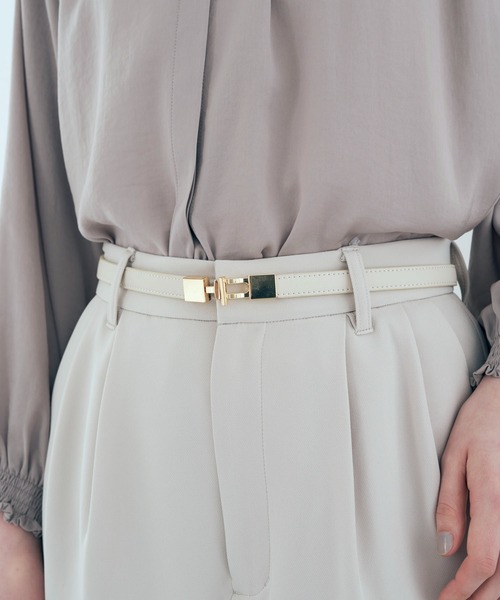 YECCA VECCA（イェッカヴェッカ）の「メタルバックルベルト（ベルト・レディース・ブラック/ベージュ/アイボリー・FREE）」の2枚目の写真