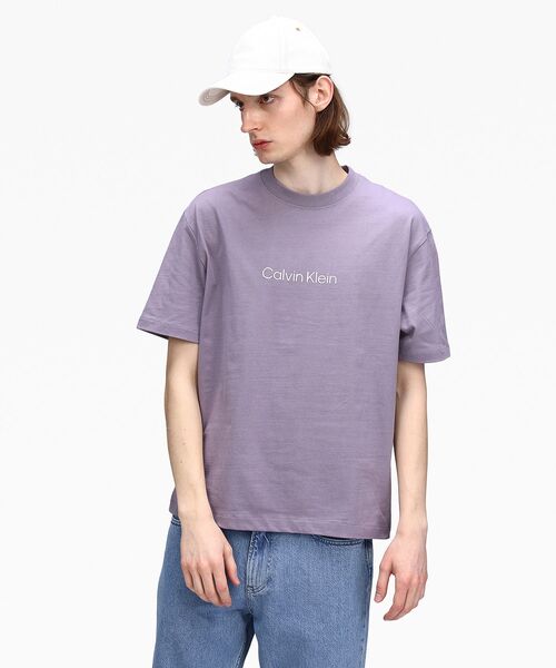 Calvin Klein(カルバン・クライン)の「【ユニセックス】STNDRD リラックス クルーネック Tシャツ(Tシャツ/カットソー・メンズ・ホワイト/ブラック/レッド/グレー/グレー系/ホワイト系/ブラック系/ブルー/オレンジ系その他/ブラウン系その他/ライトブルー/ブルー系その他/ブラック系その他2/ホワイト系その他2・S/M/L/XL/XS)」の7枚目の写真