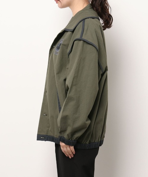 Vivienne Westwood（ヴィヴィアンウエストウッド）の「ｺｯﾄﾝｼｱｻｯｶｰｼｬﾂﾌﾞﾙｿﾞﾝ（その他アウター・レディース・カーキ/ダークネイビー・FREE）」の6枚目の写真