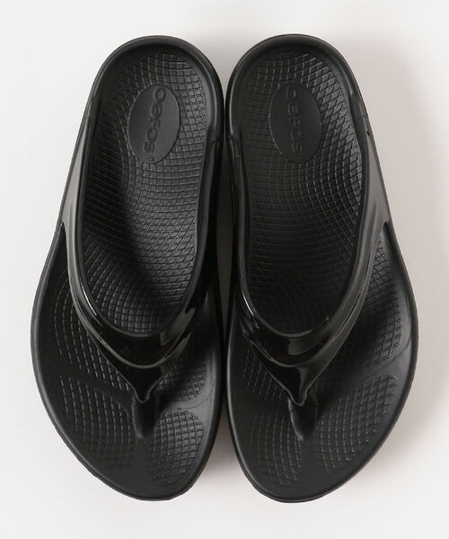 OOFOS（ウーフォス）の「OOFOS / OOmega（サンダル・レディース・ホワイト/ブラック・6(23cm)/7(24cm)/8(25cm)）」の14枚目の写真