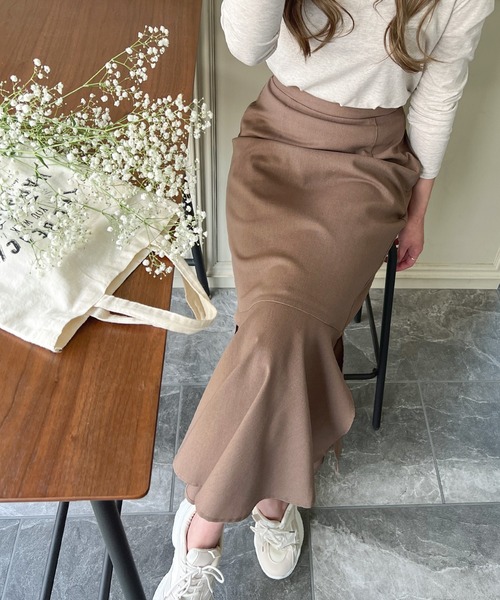 JUNOAH(ジュノア)の「リネン混スリットマーメイドスカート(スカート・レディース・ブラック/グリーン/アイボリー/モカ・MEDIUM/LARGE/X-LARGE)」の8枚目の写真