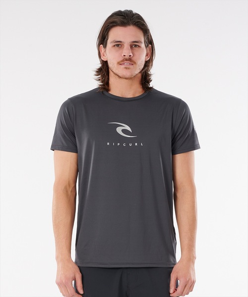 rip curl(リップカール)の「【RIPCURL(リップカール)】メンズラッシュガード/水陸両用UPF50+半袖サーフT(水着)(ラッシュガード・メンズ・チャコールグレー/ライトグレー・SMALL/MEDIUM/LARGE)」の1枚目の写真