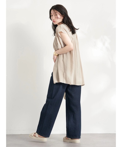 earth music&ecology（アースミュージックアンドエコロジー）の「丸ヨークギャザーブラウス（シャツ/ブラウス・レディース・ベージュ/オフホワイト/グレイッシュベージュ・FREE）」の11枚目の写真