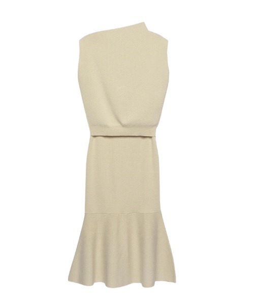 anuans（アニュアンス）の「アシメネックニットセットアップ