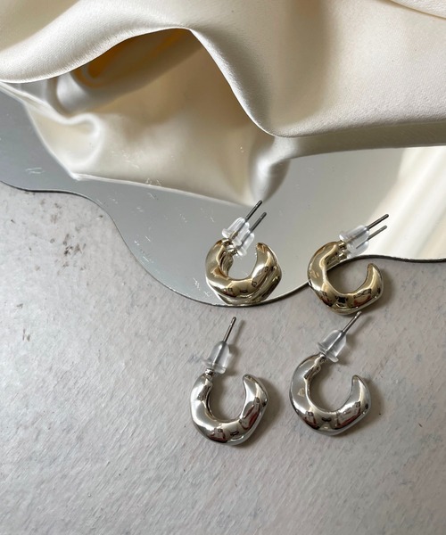 cheriella（シェリエラ）の「【cheriella】ミニフープピアス（ピアス（両耳用）・レディース・ゴールド/シルバー・FREE）」の3枚目の写真