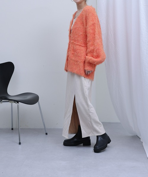 COLONY 2139(コロニートゥーワンスリーナイン)の「モヘア起毛Vネックカーディガン(カーディガン/ボレロ・レディース・ブラック/グレー/オレンジ/グリーン/ネイビー/ブルー/ベージュ・FREE)」の15枚目の写真