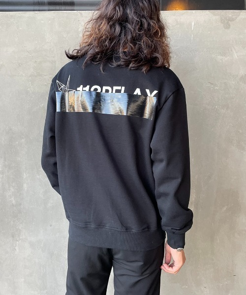 1piu1uguale3 RELAX（ウノピュウノウグァーレトレリラックス）の「[1PIU1UGUALE3 RELAX/ウノピゥウノウグァーレトレ リラックス] 別注 バックプリント クルーネックスウェット（スウェット・レディース・ホワイト/ブラック・S/M/L）」の3枚目の写真