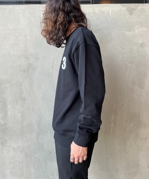 1piu1uguale3 RELAX（ウノピュウノウグァーレトレリラックス）の「[1PIU1UGUALE3 RELAX/ウノピゥウノウグァーレトレ リラックス] 別注 バックプリント クルーネックスウェット（スウェット・レディース・ホワイト/ブラック・S/M/L）」の5枚目の写真