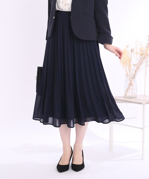 couture brooch(クチュールブローチ)の「◆【セレモニーにも、デイリー使いにも】ジョーゼットプリーツスカート(スカート・レディース・ネイビー/ブラック/アイボリー・40/42/38)」の3枚目の写真
