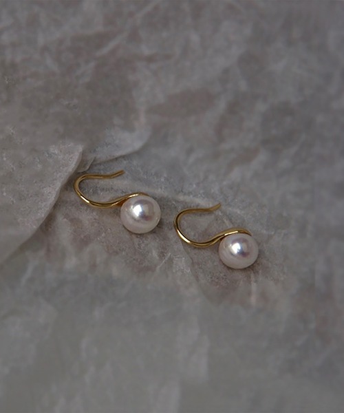 BROTHERHOOD（ブラザーフッド）の「【earyear】アーティフィシャル パール プレーン フック ピアス(両耳)（ピアス（両耳用）・レディース・シルバー/ゴールド・FREE）」の4枚目の写真