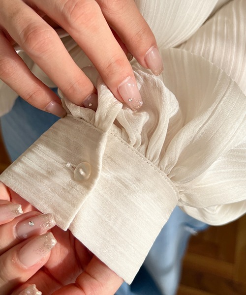 moment+(モーメントプラス)の「【累計販売枚数2万枚突破!】シアーランダムプリーツレトロカラー長袖ボリュームスリーブブラウス(シャツ/ブラウス・レディース・ピンク/グレイッシュベージュ/ブラック/ナチュラル/オフホワイト/ブルー・M/L)」の12枚目の写真