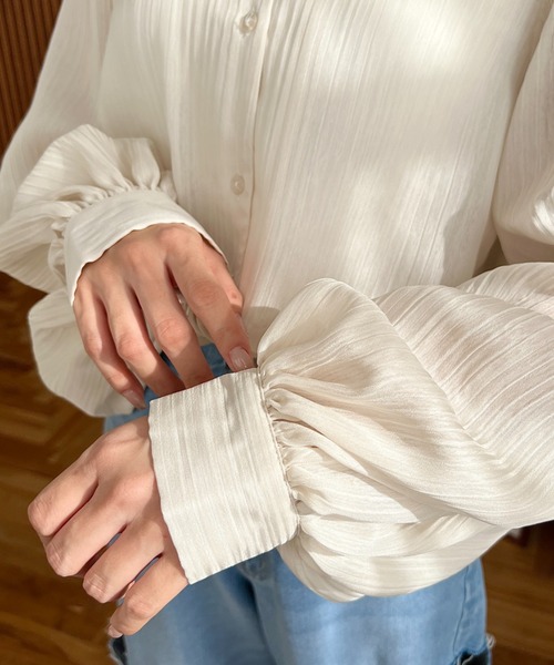 moment+(モーメントプラス)の「【累計販売枚数2万枚突破!】シアーランダムプリーツレトロカラー長袖ボリュームスリーブブラウス(シャツ/ブラウス・レディース・ピンク/グレイッシュベージュ/ブラック/ナチュラル/オフホワイト/ブルー・M/L)」の13枚目の写真