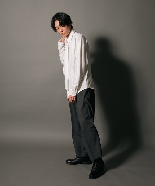 UNIIT(ユニット)の「【UNIIT/ユニット】ポリストレッチ ドルマンスリーブ シャツ ボウタイ付き ネクタイ付き セットアイテム 韓国ファッション モードファッション キレイ目(シャツ/ブラウス・メンズ・ブルー/チャコールグレー/ホワイト・MEDIUM/LARGE)」の4枚目の写真