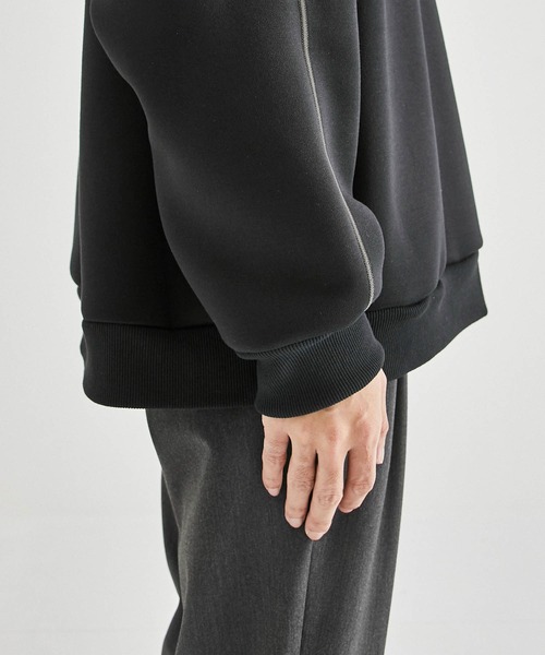 UNITED TOKYO（ユナイテッドトウキョウ）の「Aeroダンボールクルーネックスウェット｜ユニセックス（スウェット・メンズ・グレイッシュブルー/ブラック/パープル/オフホワイト・1/2）」の19枚目の写真