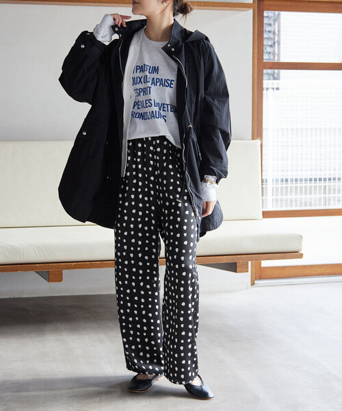 スローブイエナ　ペイントドットイージーパンツ　ウエストゴム　ブラック　ホワイト SLOBE IENA（スローブイエナ）の「ペイントドット イージー