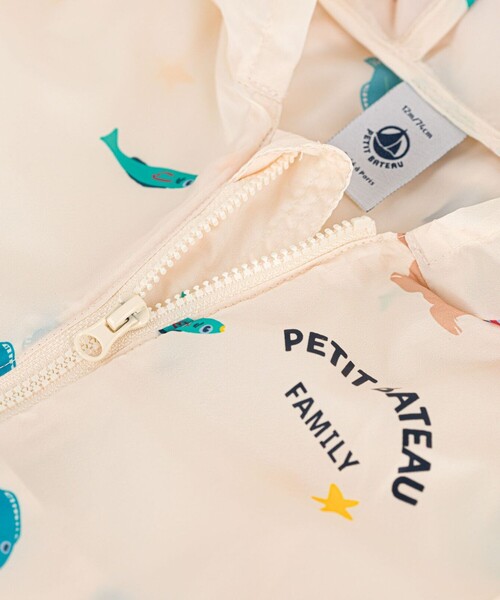 PETIT BATEAU（プチバトー）の「プリントサンブレーカー（マウンテンパーカー・キッズ・ホワイト・18MONTH/24MONTH/36MONTH/12MONTH）」の7枚目の写真