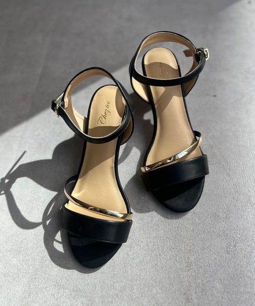Chez toi(シェトワ)の「GLDラインヒールサンダル(サンダル・レディース・アイボリー/グレー/ブラック・SMALL/MEDIUM/LARGE)」の1枚目の写真