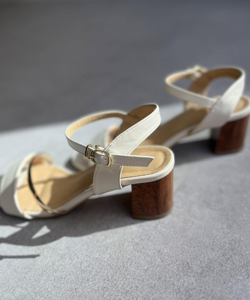 Chez toi(シェトワ)の「GLDラインヒールサンダル(サンダル・レディース・アイボリー/グレー/ブラック・SMALL/MEDIUM/LARGE)」の14枚目の写真