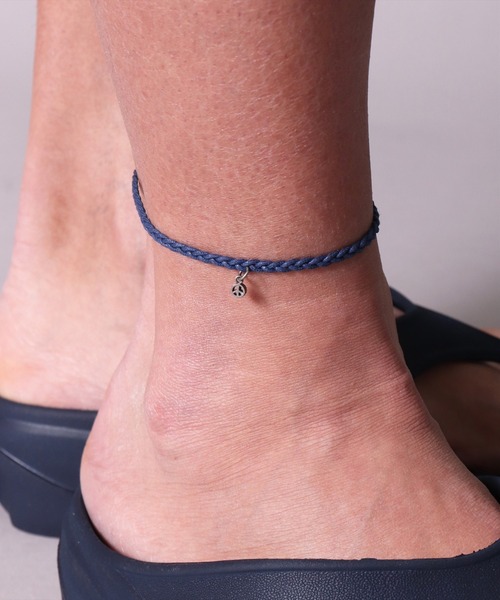 BAYBLO（ベイブロ）の「(BB)【ユニセックス】ピースマーク ロウ引き 3つ編み アンクレット（アンクレット・メンズ・ブラウン/ダークグリーン/ネイビー/ブラック/ベージュ・FREE）」の5枚目の写真