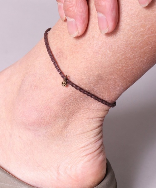 BAYBLO（ベイブロ）の「(BB)【ユニセックス】ピースマーク ロウ引き 3つ編み アンクレット（アンクレット・メンズ・ブラウン/ダークグリーン/ネイビー/ブラック/ベージュ・FREE）」の2枚目の写真