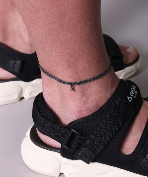 BAYBLO（ベイブロ）の「(BB)【ユニセックス】ピースマーク ロウ引き 3つ編み アンクレット（アンクレット・メンズ・ブラウン/ダークグリーン/ネイビー/ブラック/ベージュ・FREE）」の4枚目の写真