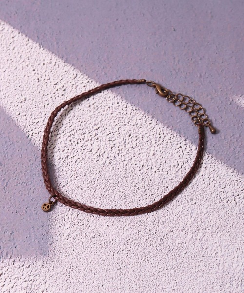 BAYBLO（ベイブロ）の「(BB)【ユニセックス】ピースマーク ロウ引き 3つ編み アンクレット（アンクレット・メンズ・ブラウン/ダークグリーン/ネイビー/ブラック/ベージュ・FREE）」の7枚目の写真