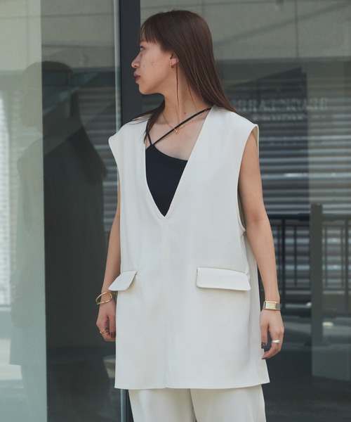 COLONY 2139（コロニートゥーワンスリーナイン）の「深Vネックポケット付きベスト（ベスト・レディース・アイボリー/ミント/ブラック・FREE）」の8枚目の写真