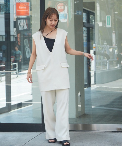 COLONY 2139（コロニートゥーワンスリーナイン）の「深Vネックポケット付きベスト（ベスト・レディース・アイボリー/ミント/ブラック・FREE）」の12枚目の写真