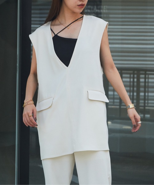 COLONY 2139（コロニートゥーワンスリーナイン）の「深Vネックポケット付きベスト（ベスト・レディース・アイボリー/ミント/ブラック・FREE）」の21枚目の写真