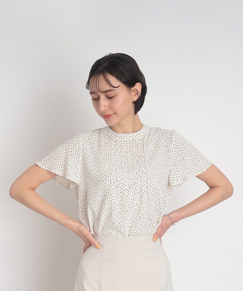 DRESKIP(ドレスキップ)の「◆【落ち感きれいな上品シルエット】バンドカラーお袖フリルブラウス(シャツ/ブラウス・レディース・ベージュ系その他3/ブラック系/ライトグリーン/オフホワイト・02/03/04)」の16枚目の写真