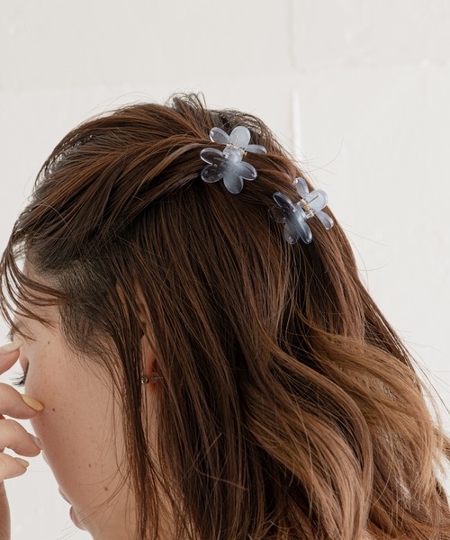 Chico（チコ）の「ミニフラワークリップSET（バレッタ/ヘアクリップ・レディース・ブルー/アイボリー/ブラウン・FREE）」の3枚目の写真