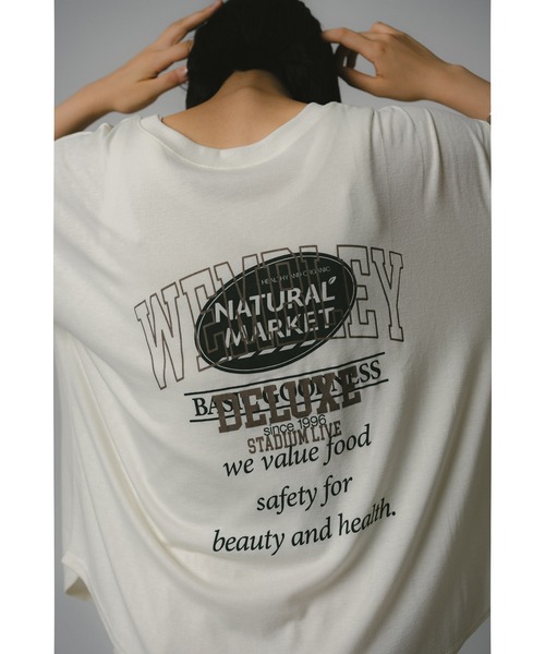 CHIGNON（シニヨン）の「CHIGNON リメイクロゴTEE（Tシャツ/カットソー・レディース・チャコールグレー/オフホワイト・FREE）」の2枚目の写真
