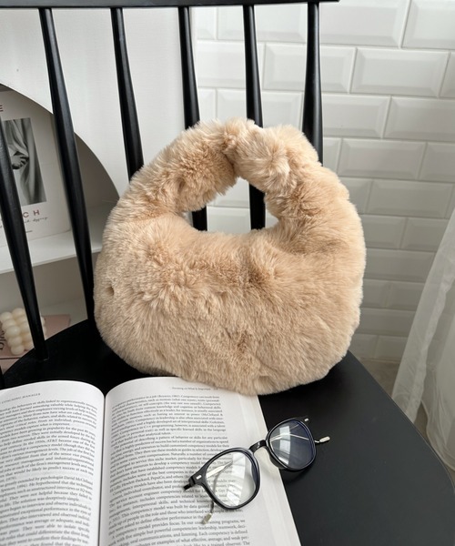 CLEA(クレア)の「ワンハンドルファーバッグ(ハンドバッグ・レディース・アイボリー/ブラック/ベージュ/マスタード・FREE)」の3枚目の写真