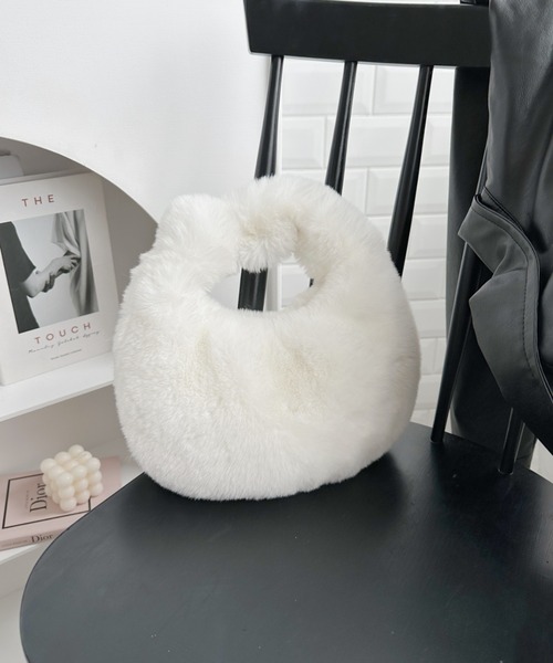 CLEA(クレア)の「ワンハンドルファーバッグ(ハンドバッグ・レディース・アイボリー/ブラック/ベージュ/マスタード・FREE)」の1枚目の写真