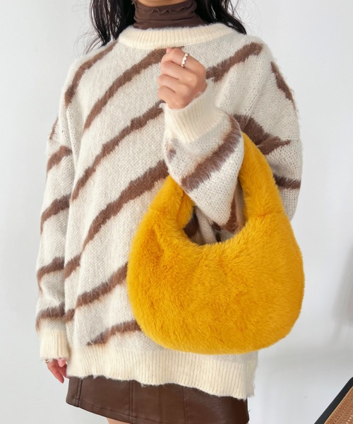 CLEA(クレア)の「ワンハンドルファーバッグ(ハンドバッグ・レディース・アイボリー/ブラック/ベージュ/マスタード・FREE)」の4枚目の写真