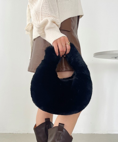 CLEA(クレア)の「ワンハンドルファーバッグ(ハンドバッグ・レディース・アイボリー/ブラック/ベージュ/マスタード・FREE)」の2枚目の写真